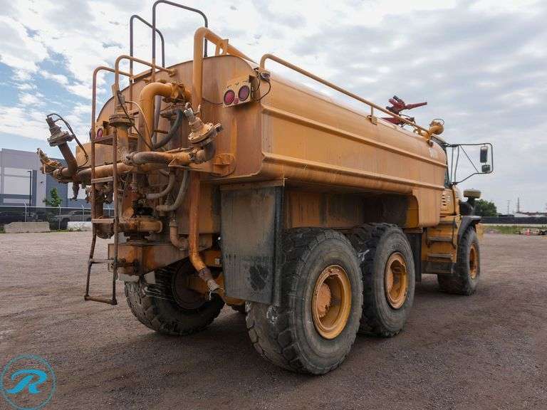 2011  John Deere  250D  6WD Articulating Water Wagon - Roller Auctions