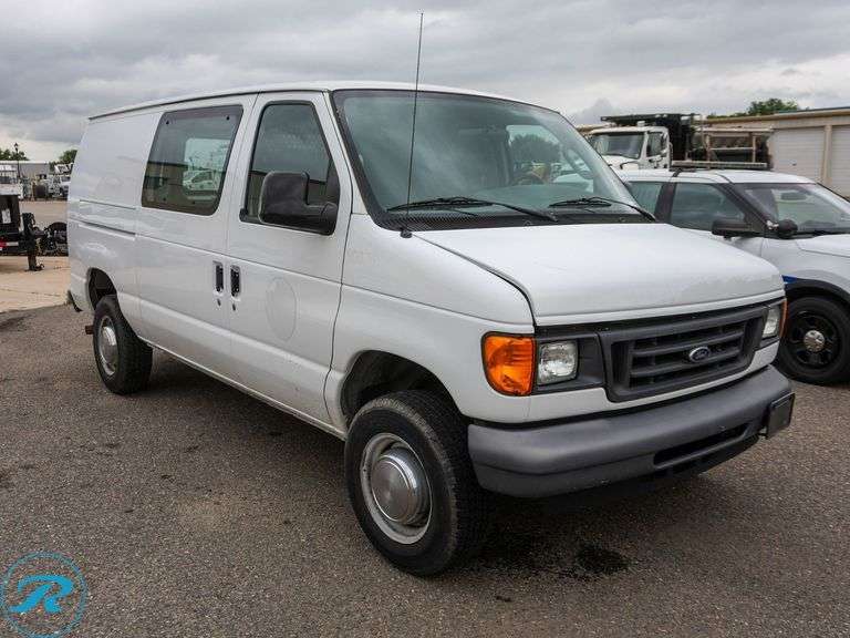 2006  Ford  E250   RWD  Cargo Van - Roller Auctions