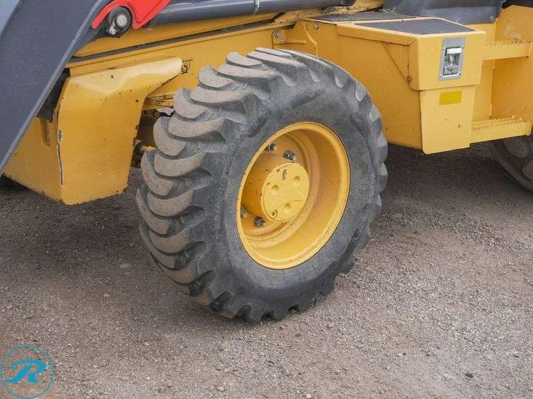 2019  John Deere  410L  4WD - Roller Auctions
