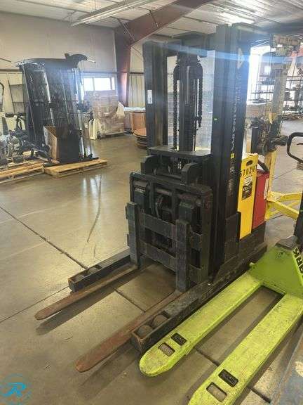 BPR/RICO WR-40-EE Electric Pallet Jack, 4000Lbs Capacity, 42” Forks, 2 Stage Mast, Unknown Hours, Battery Dead, No Charger - Roller Auctions