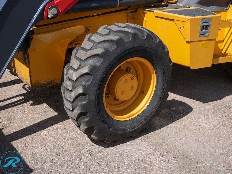 2019 John Deere 410L 4WD - Roller Auctions