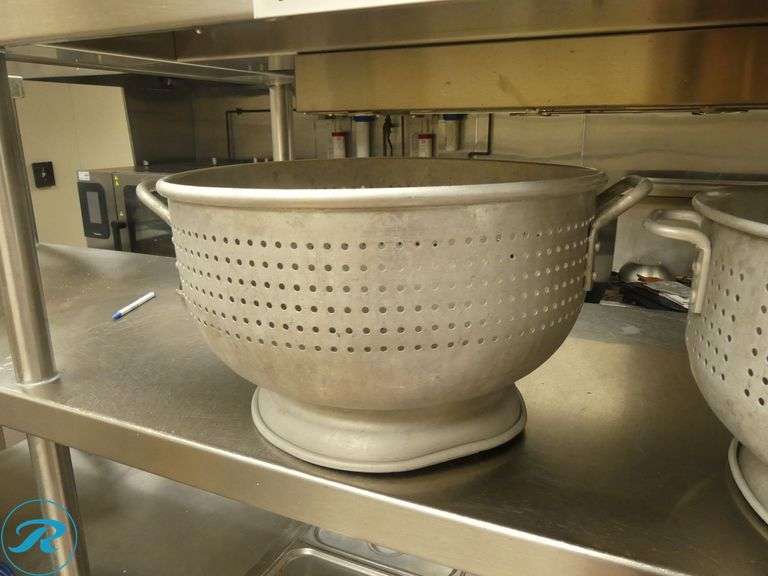 Mixing Bowls, Colanders and Pitcher - Roller Auctions
