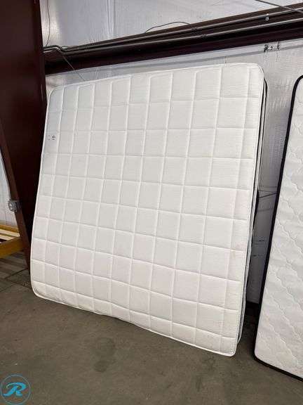 King Size Mattress with Quilted Pattern