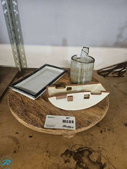 Ceramic and Glass Decorative Items - Roller Auctions