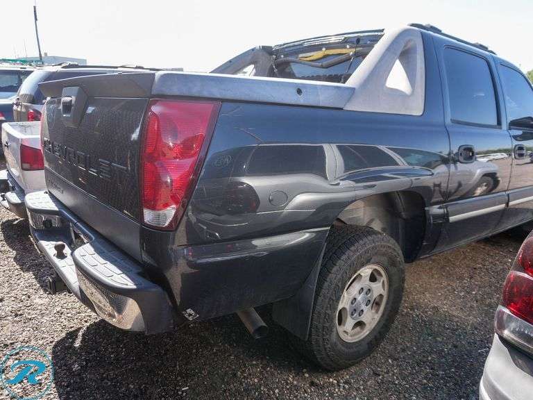 2005  Chevrolet  Avalanche 1500 LS  RWD - Roller Auctions