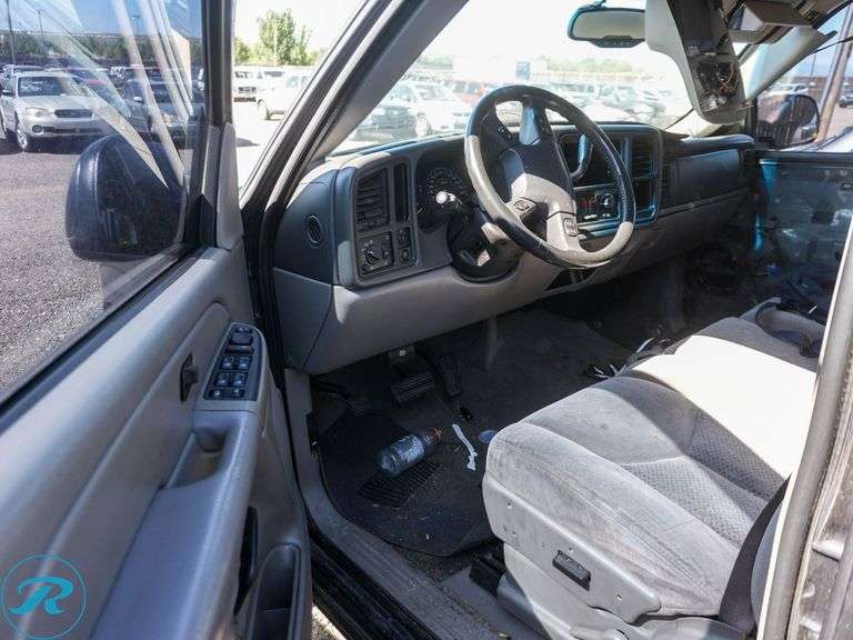 2005  Chevrolet  Avalanche 1500 LS  RWD - Roller Auctions