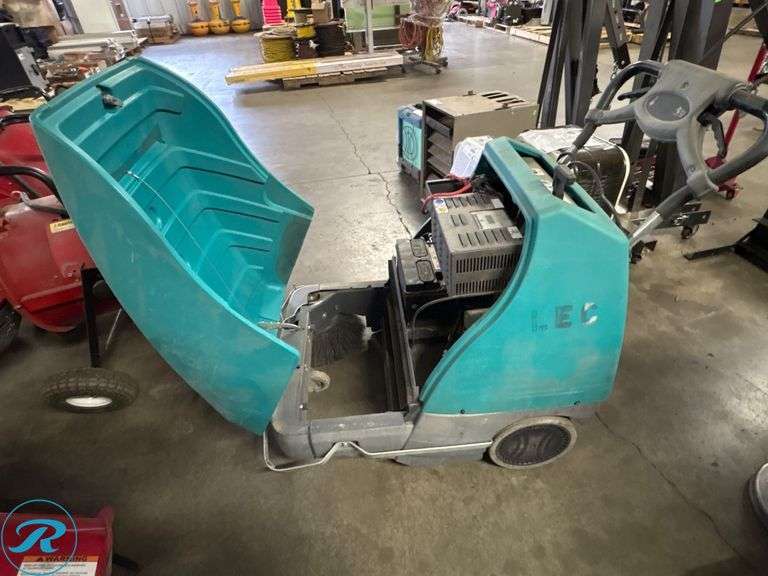 Tennant Floor Sweeper with S.P.E. Power System, Model CBSW1S 12-12 - Roller Auctions