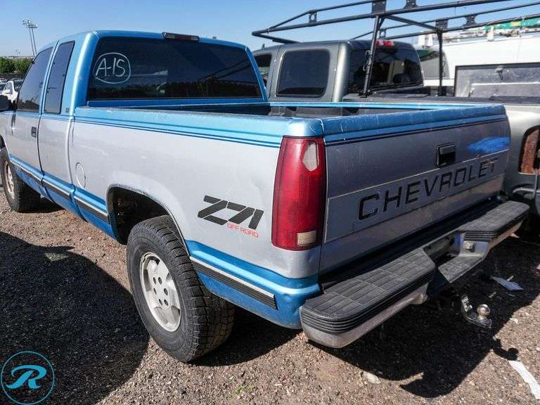 1995  Chevrolet  C/K1500   4WD - Roller Auctions