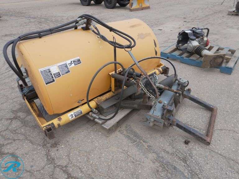 Trackless 60" Heavy Duty Hydraulic Sweeper Attachment With Additional Cover - Roller Auctions