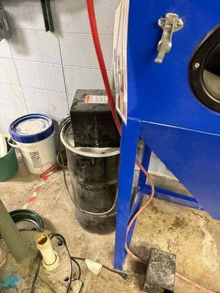 Dee-Blast 37" Abrasive Blast Cleaning and Washing System, Foot Control - Roller Auctions