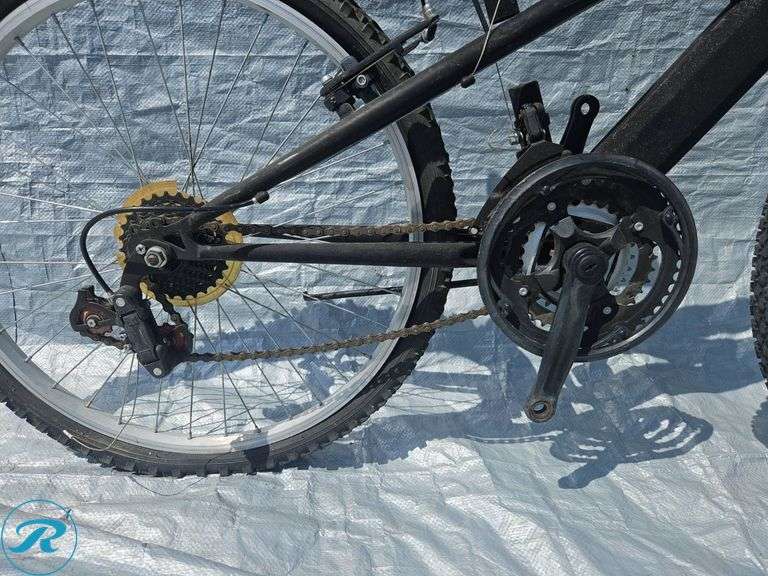 Rival Mountain Bike with Front Suspension and 21-Speed Gears - Roller Auctions