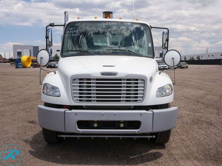 2017 Schwarze M6 Avalanche Street Sweeper - Roller Auctions