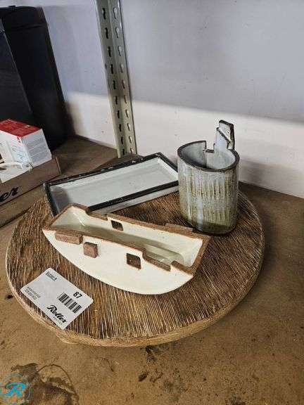 Ceramic and Glass Decorative Items - Roller Auctions