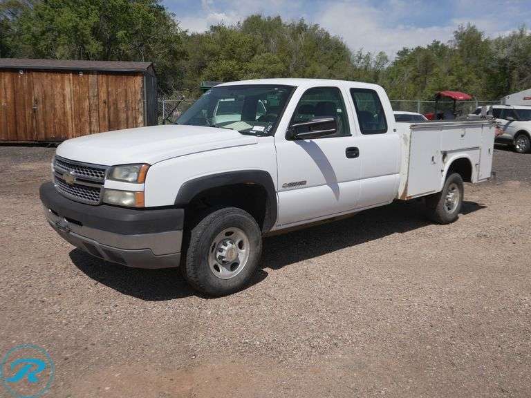 2005  Chevrolet  Silverado  2500 HD  4WD  Utility Truck
