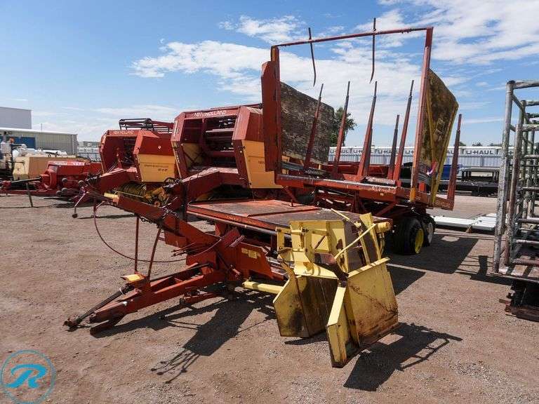 New Holland Stackliner 1032 Bale Stack Wagon