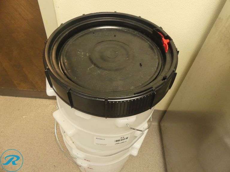(4) 20-Qt Food Storage Containers - Roller Auctions