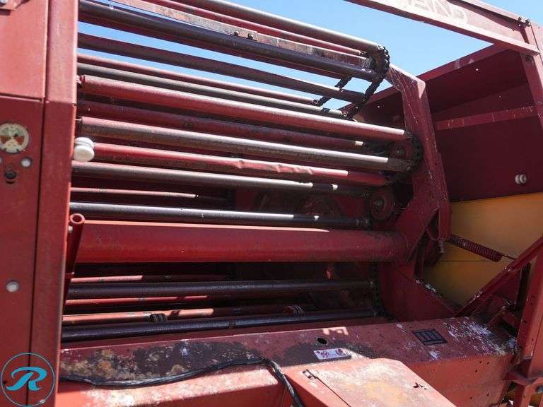 New Holland 855 Round Baler With PTO - Roller Auctions