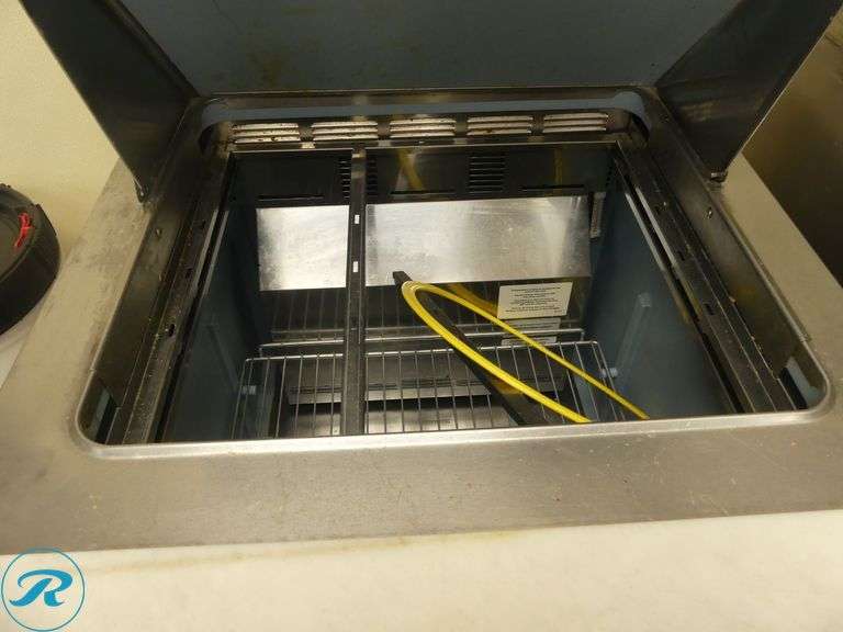 Delfield 4427N-9M Single Door Refrigerated Sandwich Prep on Casters (Turns On Does Not Cool) - Roller Auctions