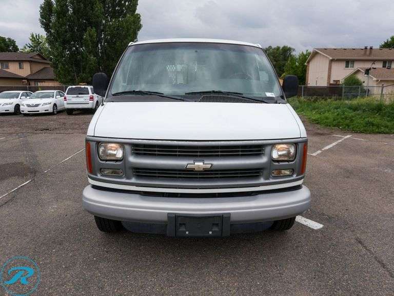 2002  Chevrolet  Express 2500   RWD - Roller Auctions