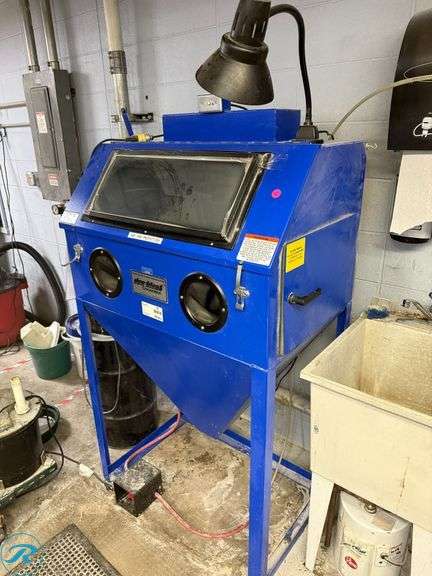Dee-Blast 37" Abrasive Blast Cleaning and Washing System, Foot Control