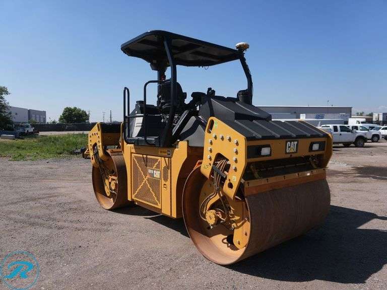 2019 Caterpillar CD10 Split Drum Vibratory Roller - Roller Auctions