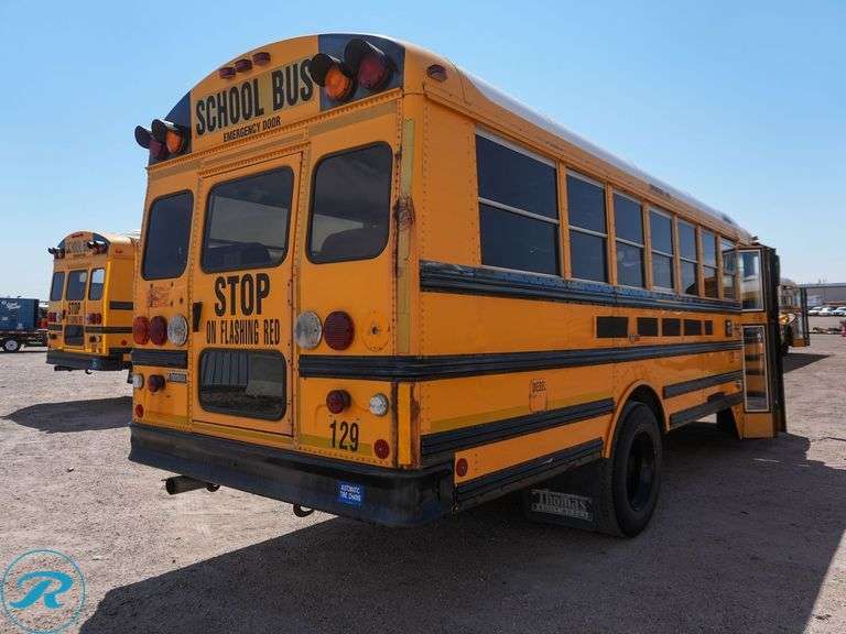 2005 Thomas Freightliner RWD 42-Passenger School Bus - Roller Auctions