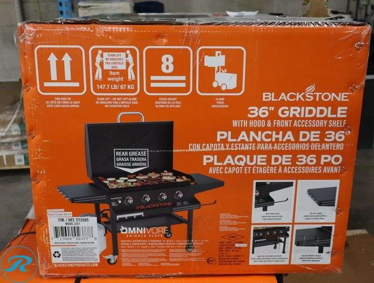 Blackstone 36 in. Griddle with Hinged Hood, Front Shelf and Soft Cover - New - Small Scratch - Roller Auctions