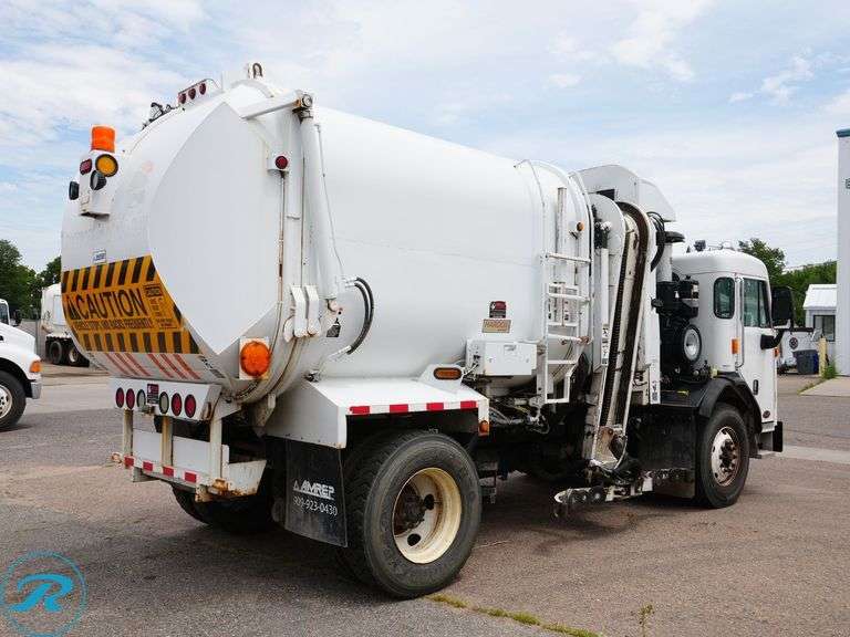 2015  Peterbilt  320   S/A Side Loader Trash Truck - Roller Auctions