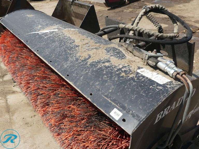 Bradco Hydraulic Sweeper Attachment To Fit Skid Steer Loader, 72" - Roller Auctions