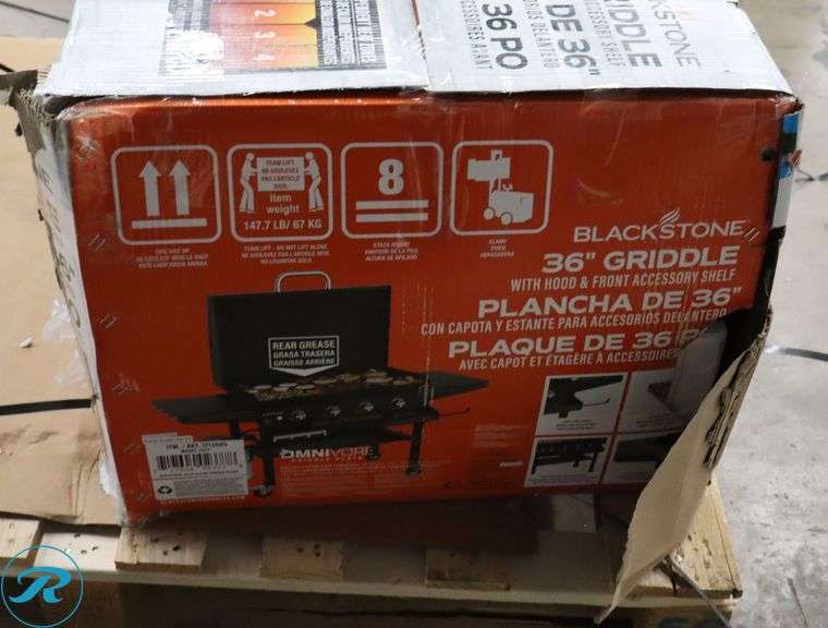 Blackstone 36 in. Griddle with Hinged Hood, Front Shelf and Soft Cover - New - Damaged Box - Roller Auctions