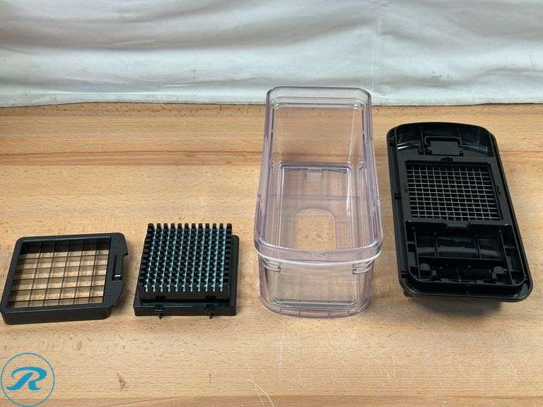 Dash MultiMaker Mini Waffle System- Like New; MIU Manual Hand Food Chopper- Used - Roller Auctions