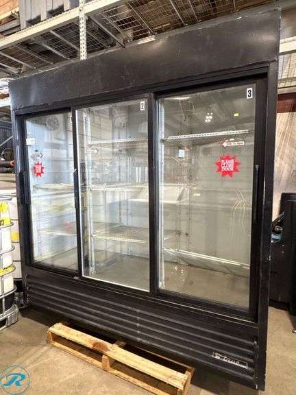 True GDM-69 3-Section Sliding Glass Door Refrigerated Merchandiser