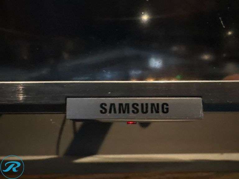 Samsung LH65BETHLGFXGO 65-Inch LED TV on Wall Mount - Roller Auctions