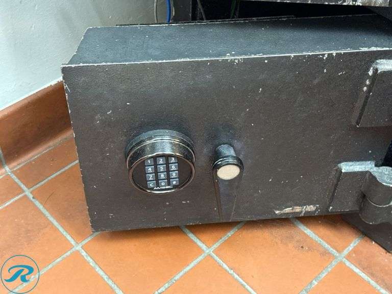 MGI Double-Door Safe with Electronic Keypad Locks, 22 in x 28 in x34in - Roller Auctions
