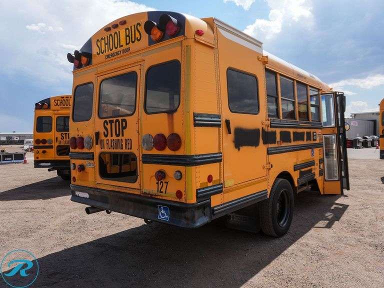 2004  Thomas  Freightliner  RWD  30-Passenger School Bus - Roller Auctions