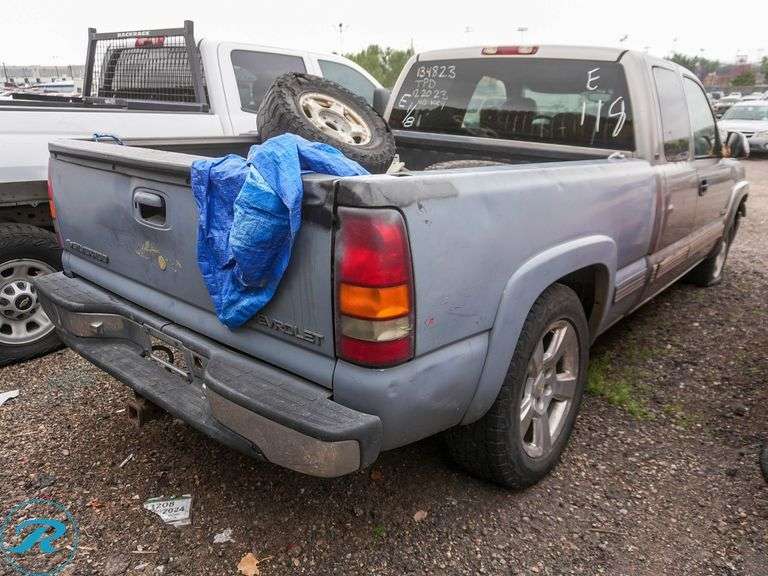 2000  Chevrolet  Silverado 1500 LT  4WD - Roller Auctions