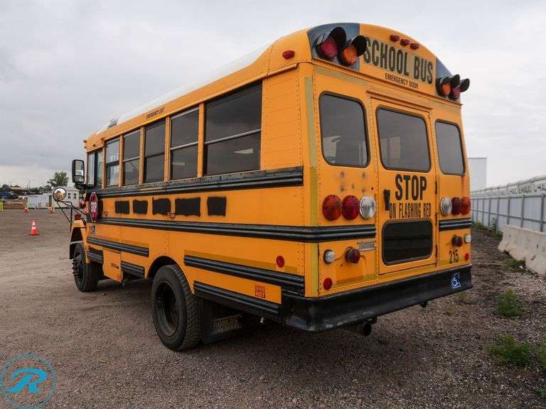 2004 Thomas Freightliner RWD 30-Passenger School Bus - Roller Auctions