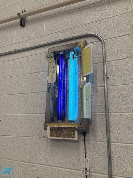 Global Industrial Electric UV Insect Trap - Roller Auctions