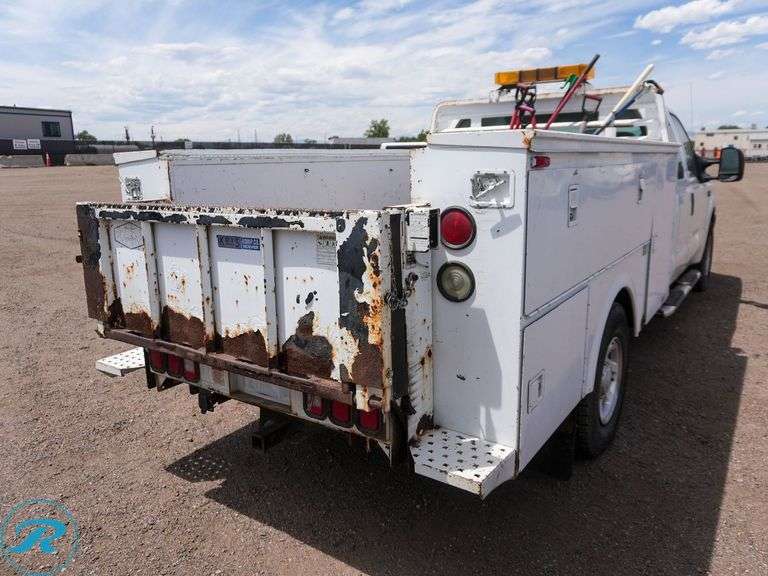 2004  Ford  F350  Super Duty XLT  RWD Super Cab  Utility Truck - Roller Auctions