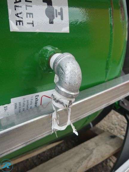 New DB500 Mobile Abrasive Blaster With Hoses (Damage, Air Inlet Valve Broken) - Roller Auctions