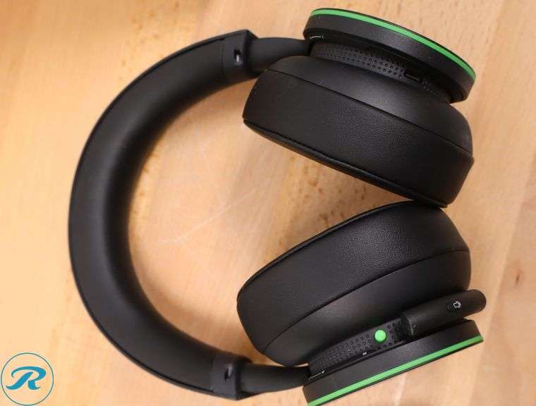 (2) Xbox - Stereo Headset for Xbox Series X|S, Xbox One, and Windows - Black - Used - Roller Auctions