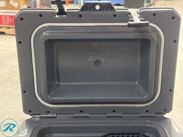 Igloo 24 Qt Hard Cooler with Carry Handle and Ice Retention for 4 Days – Like New - Roller Auctions