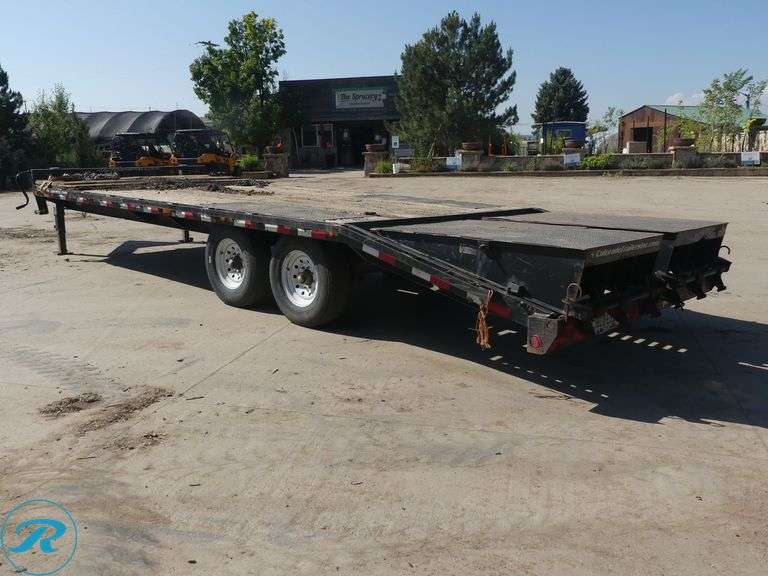 2016  Load Trail  T/A  Flatbed Trailer - Roller Auctions