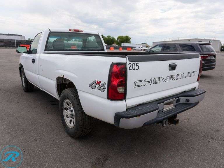 2005  Chevrolet  Silverado   1500  4WD  Pickup - Roller Auctions
