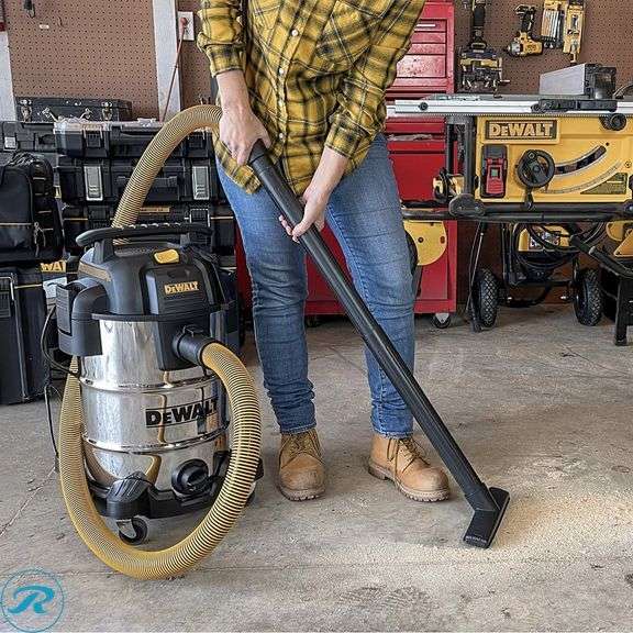DeWalt 8 Gallon Wet/Dry Vacuum - New - Roller Auctions