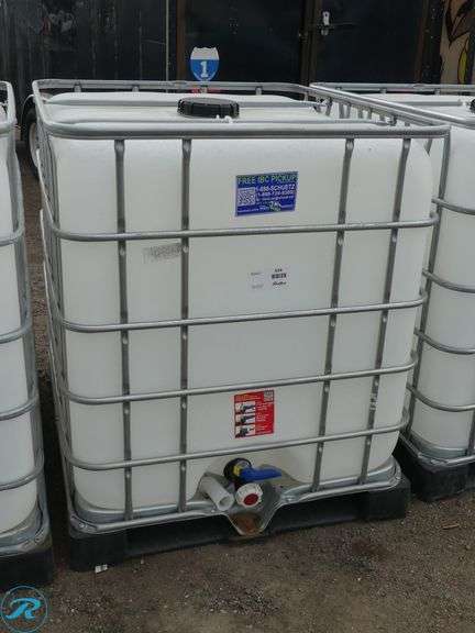 275 Gallon Plastic Tote With Enclosure, One Use, Triple Rinsed, Food Grade, 2" MPT Valve, Forklift Pockets - Roller Auctions