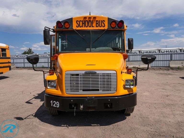 2005 Thomas Freightliner RWD 42-Passenger School Bus - Roller Auctions