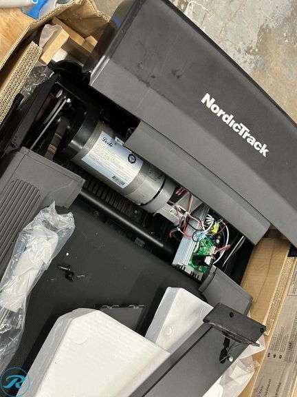 Centr Runr-S Treadmill with 10 in. (25.4 cm) Touchscreen - Used/Turns On/Parts Not Inventoried - Roller Auctions