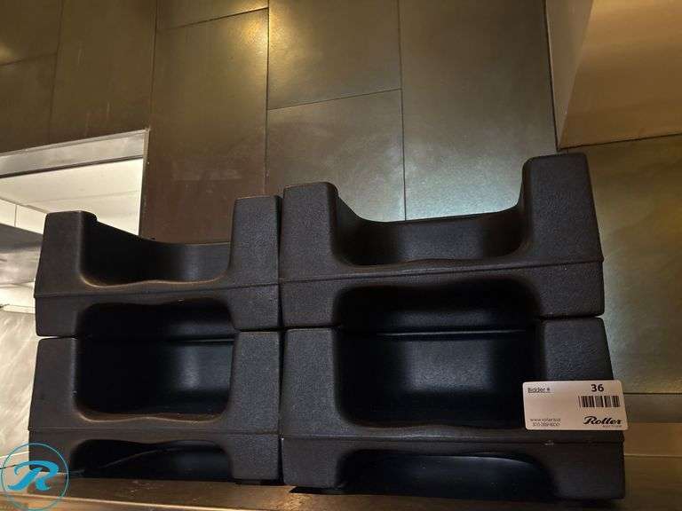 (4) Plastic Booster Seats - Roller Auctions