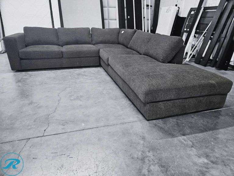 Model Home Furniture & Decorations